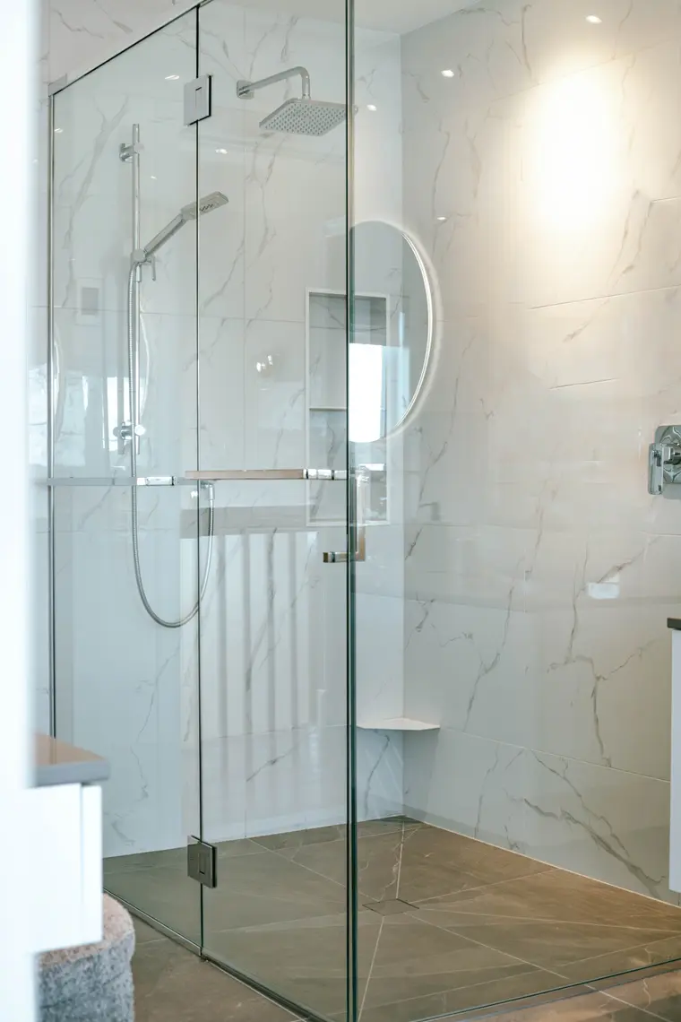 Douche à l'italienne effet marbre — Projet Létourneau