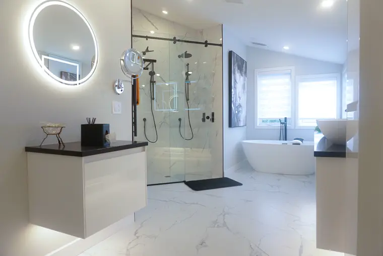 Projet Nilam — salle de bain des maîtres en marbre grand format